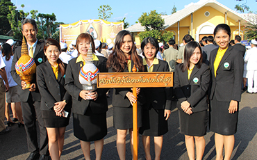 สวพส.ร่วมพิธีวางพานพุ่มเนื่องในวันพระบิดาแห่งฝนหลวงประจำปี2558