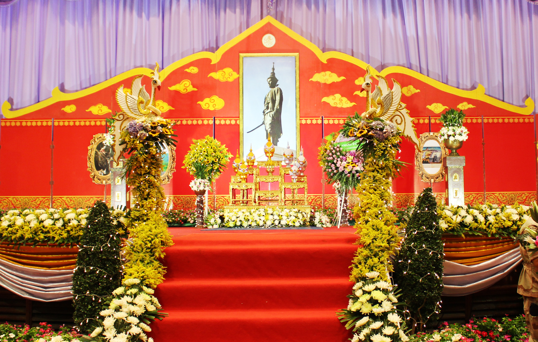 คณะผู้บริหารและเจ้าหน้าที่สวพส.เข้าร่วมวางพวงมาลาถวายราชสักการะสมเด็จพระนารายณ์มหาราช