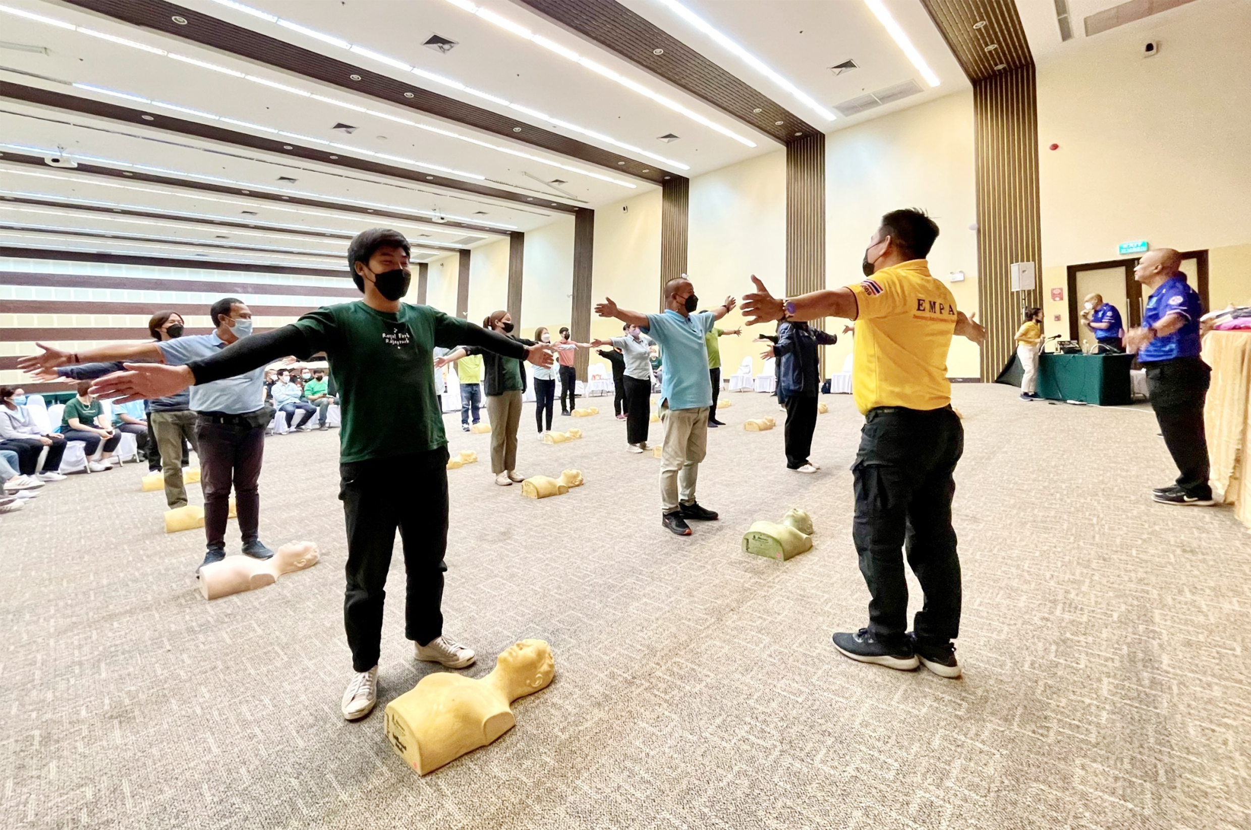 ฝึกอบรมปฐมพยาบาลเบื้องต้นและการช่วยฟื้นคืนชีพขั้นพื้นฐาน