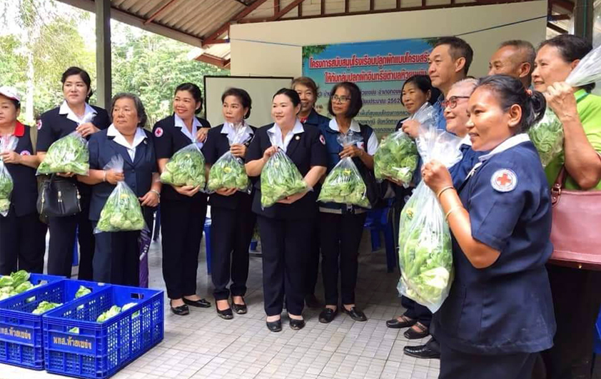 สวพส.ประสานภาคีจัดอบรมโครงการสนับสนุนโรงเรือนปลูกผักแบบโครงสร้างเหล็กให้กับกลุ่มปลูกผักอินทรีย์