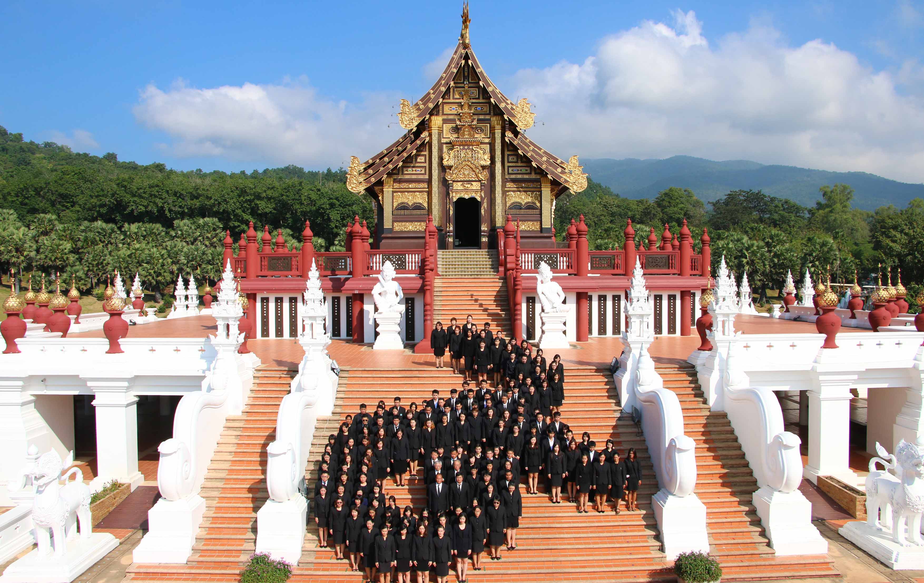 คณะผู้บริหารและเจ้าหน้าที่สวพส.น้อมเกล้าฯถวายอาลัยพร้อมใจแปรอักษรเป็นเลข"๙"แด่พระบาทสมเด็จพระปรมินทรมหาภูมิพลอดุลยเดช