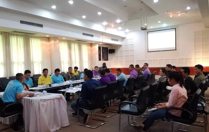 โครงการพัฒนาพื้นที่สูงแบบโครงการหลวงวาวีจัดประชุมคณะทำงานระดับอำเภอมุ่งการติดตามงานในพื้นที่