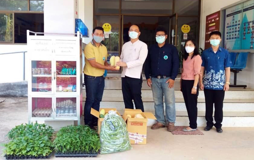 สวพส.มอบผลผลิตการเกษตรให้กับจ.น่านสมทบโครงการตู้ปันสุข