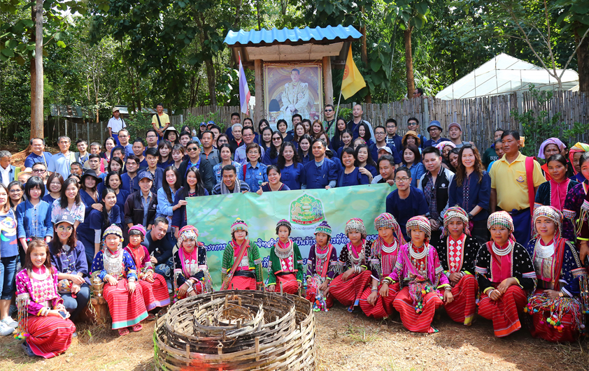 รองเลขาธิการคณะรัฐมนตรีพร้อมคณะเข้าร่วมศึกษาดูงานอุทยานหลวงราชพฤกษ์และโครงการพัฒนาพื้นที่สูงแบบโครงการหลวงปางแดงใน