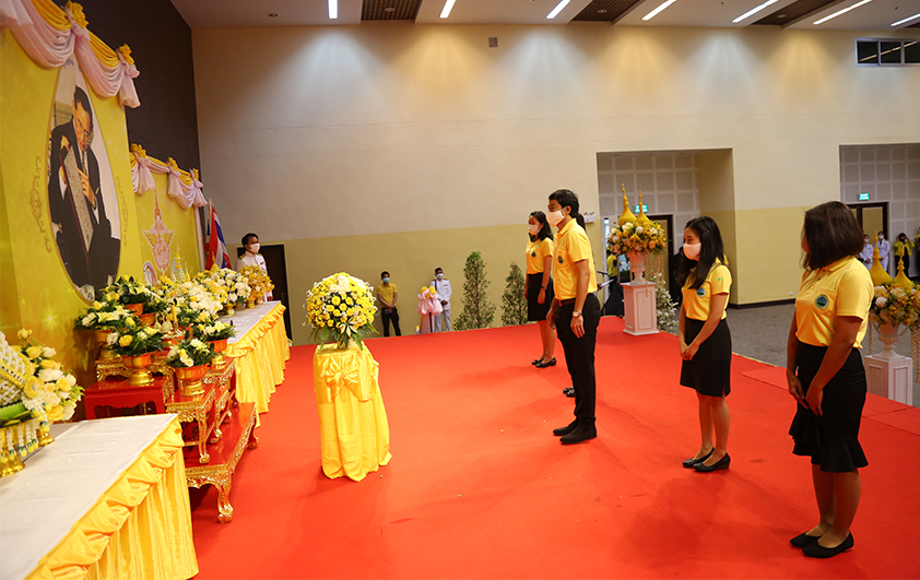สวพส.ร่วมพิธีวางพานพุ่มดอกไม้สดเนื่องในวันพระบิดาแห่งฝนหลวง