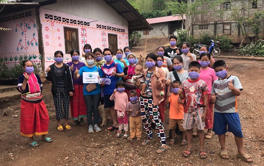 สวพส.ส่งมอบหน้ากากให้พี่น้องปางแดงในป้องกันโควิค-19