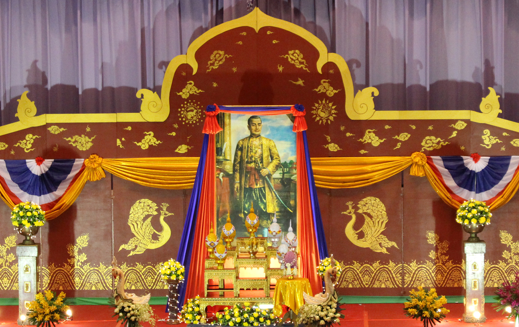 คณะผู้บริหารและเจ้าหน้าที่สวพส.เข้าร่วมประกอบพิธีวันพระบาทสมเด็จพระพุทธยอดฟ้าจุฬาโลกมหาราชและวันที่ระลึกมหาจักรีบรมราชวงศ์ประจำปี2559