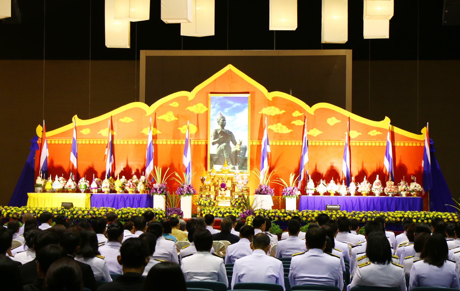 คณะผู้บริหารและเจ้าหน้าที่สวพส.เข้าร่วมพิธีวันพ่อขุนรามคำแหงมหาราชประจำปี2561