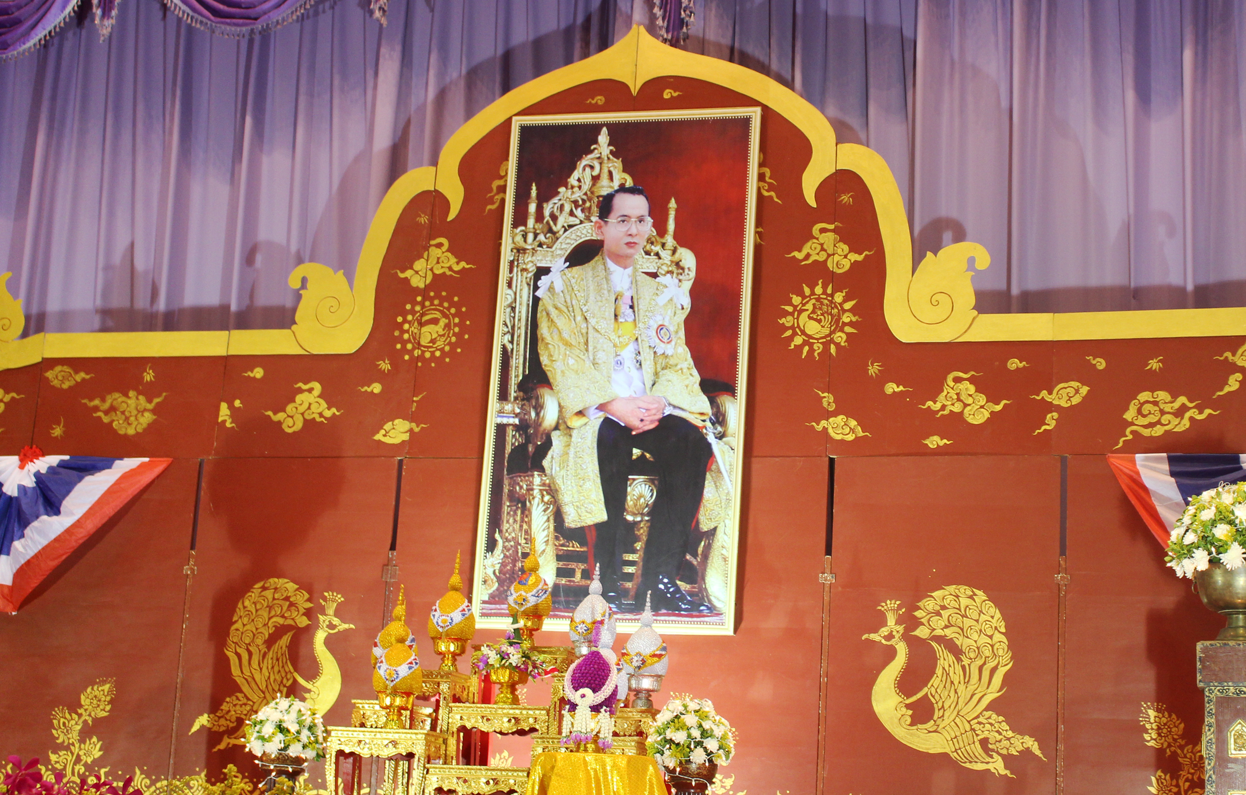 คณะผู้บริหารและเจ้าหน้าที่สวพส.เข้าร่วมประกอบพิธีถวายราชสดุดีเฉลิมพระเกียรติพระบาทสมเด็จพระเจ้าอยู่หัวเนื่องในวันฉัตรมงคลวันที่5พฤษภาคม2559